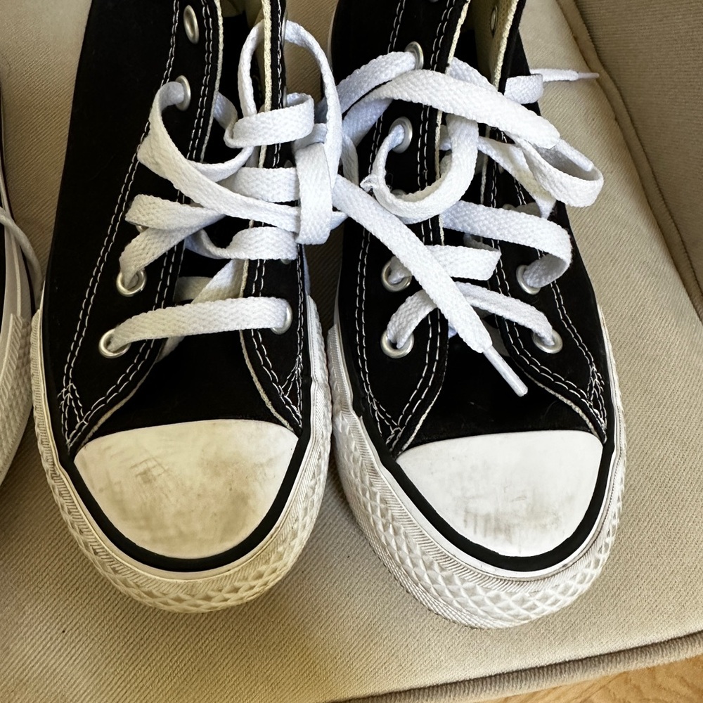 Converse - Picture 3 of 9